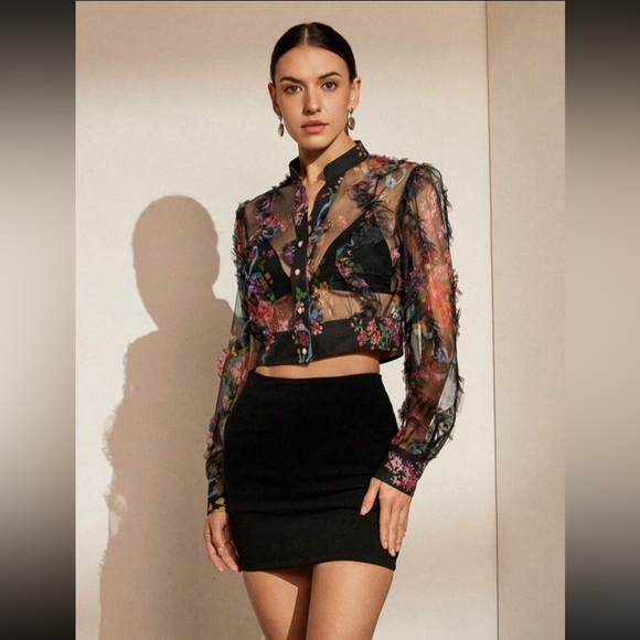 Embellished Floral Crop Blouse‎ with Mandarin Collar - Picture 7 of 7